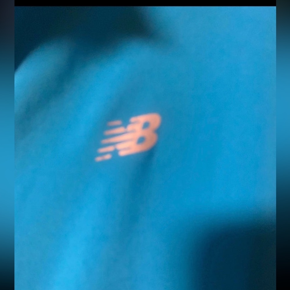 New Balance Lightweight Windbreaker - Picture 3 of 6